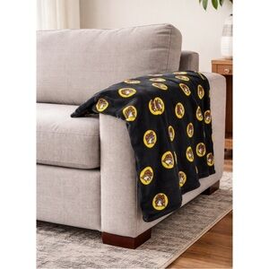 Buc-ee's Super Soft Plush Throw Blanket 50”x70”